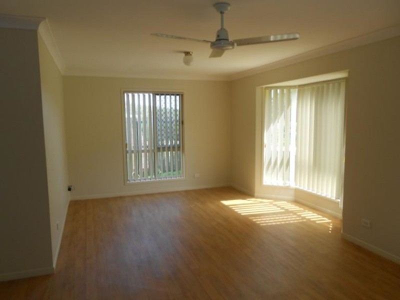 4 Pinemount Crescent, Oxenford QLD 4210