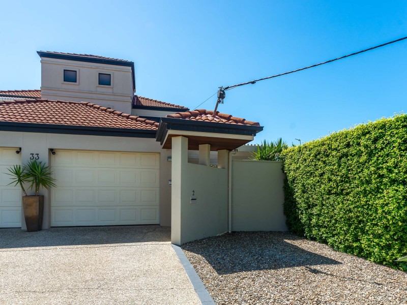 2/33 Drake Avenue, Paradise Point QLD 4216