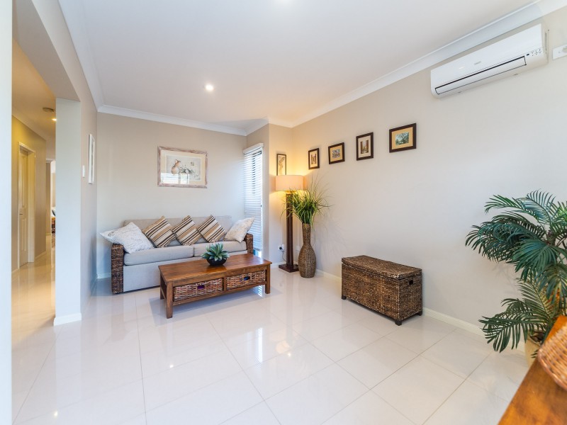 2/33 Drake Avenue, Paradise Point QLD 4216