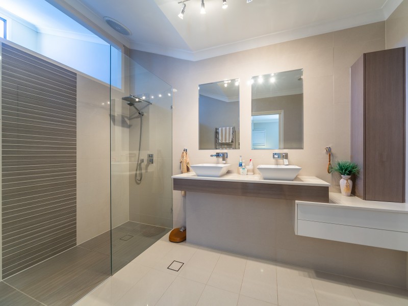 2/33 Drake Avenue, Paradise Point QLD 4216