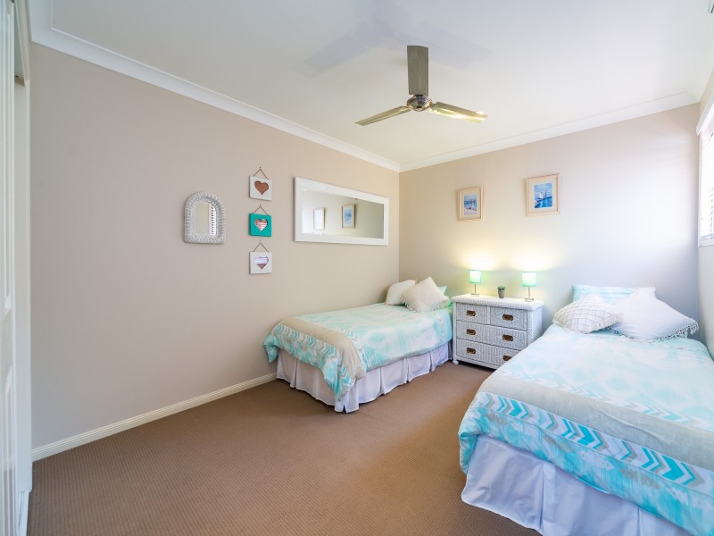 2/33 Drake Avenue, Paradise Point QLD 4216