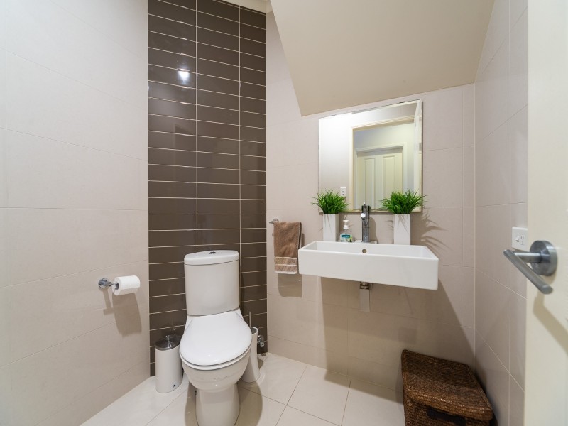 2/33 Drake Avenue, Paradise Point QLD 4216