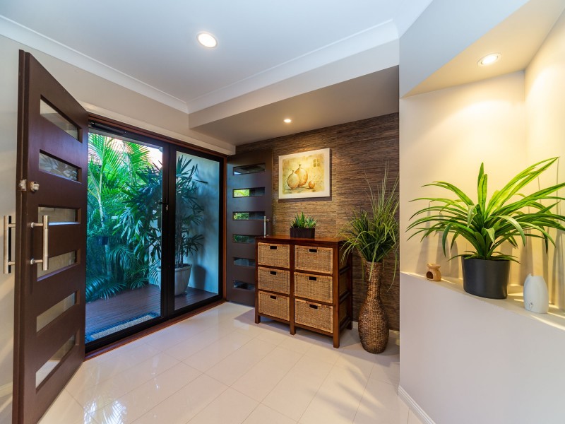 2/33 Drake Avenue, Paradise Point QLD 4216