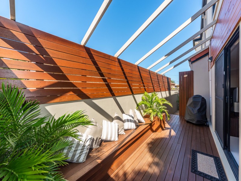 2/33 Drake Avenue, Paradise Point QLD 4216