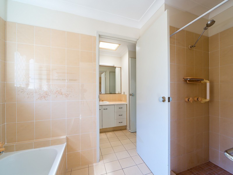 62 Lakefield Crescent, Paradise Point QLD 4216