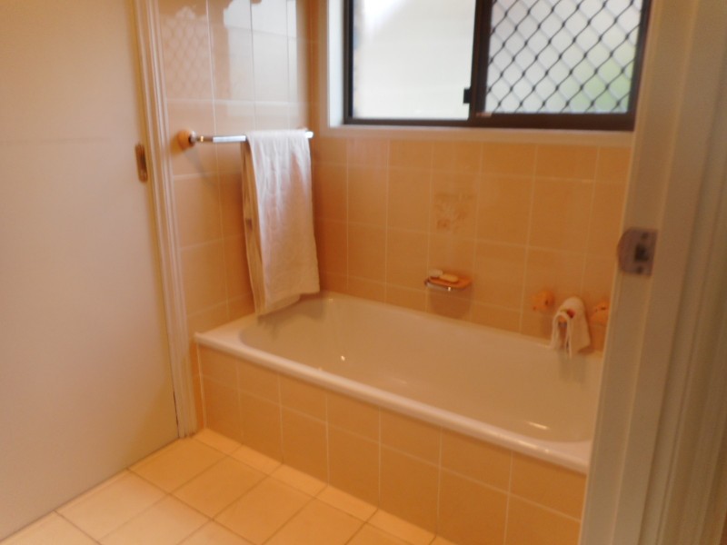 62 Lakefield Crescent, Paradise Point QLD 4216