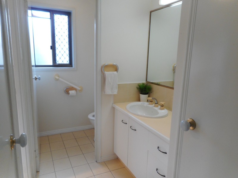 62 Lakefield Crescent, Paradise Point QLD 4216