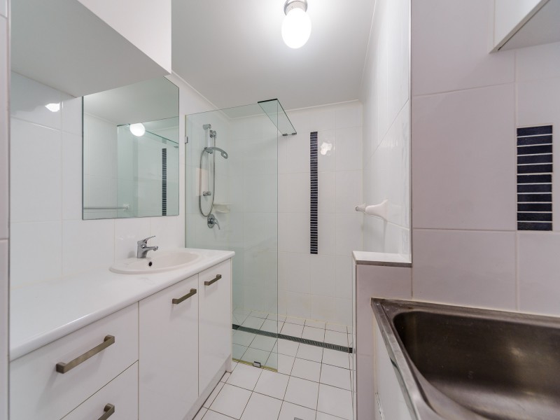 15/13-17 Brown Street, Labrador QLD 4215