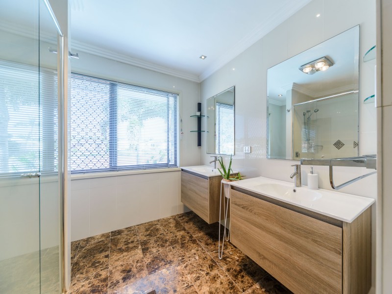 12 Hansford Road, Coombabah QLD 4216