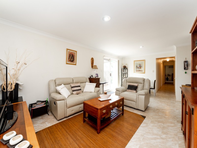 1/6 Annette Court, Labrador QLD 4215