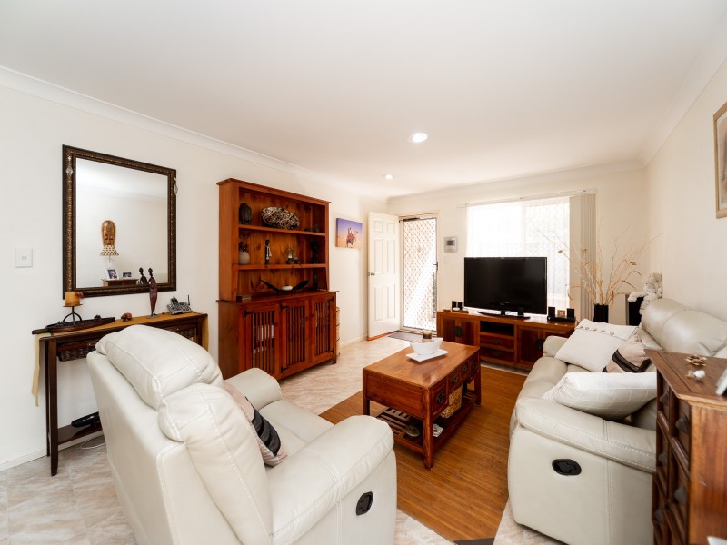 1/6 Annette Court, Labrador QLD 4215