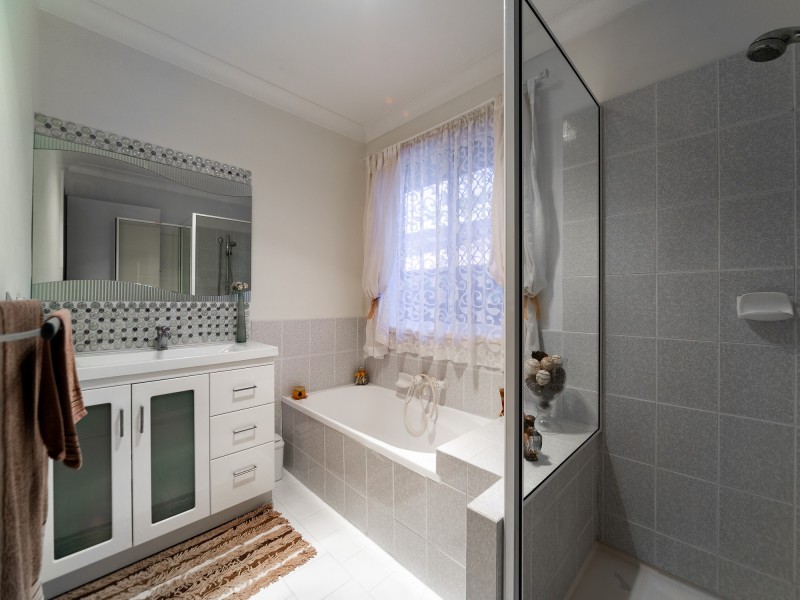 1/6 Annette Court, Labrador QLD 4215