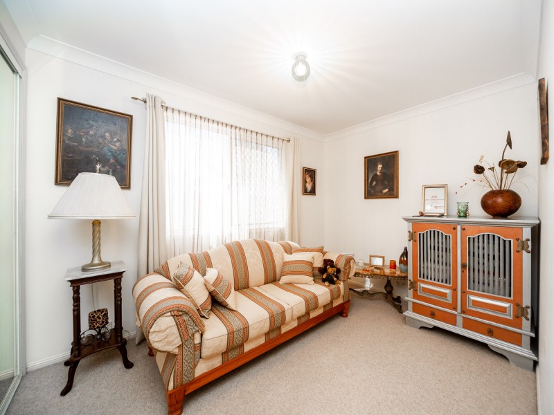 1/6 Annette Court, Labrador QLD 4215