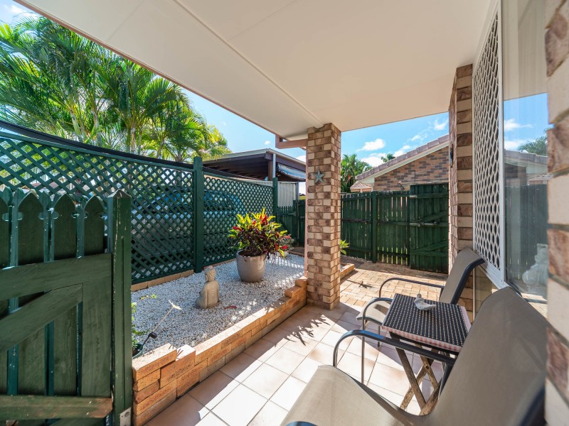 1/6 Annette Court, Labrador QLD 4215