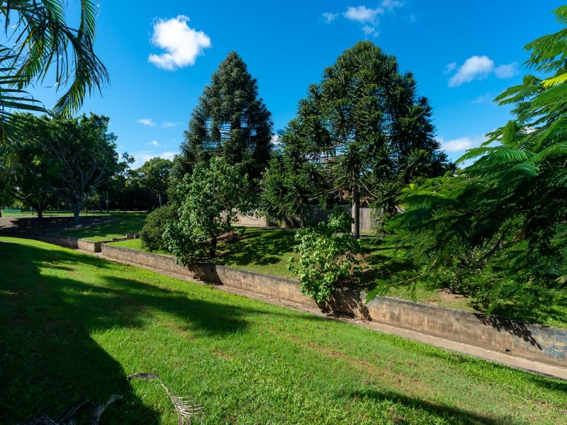 1/6 Annette Court, Labrador QLD 4215