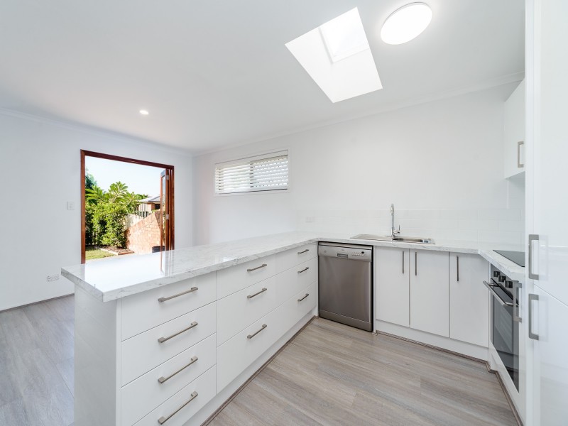 5/8 Woodgate Place, Paradise Point QLD 4216