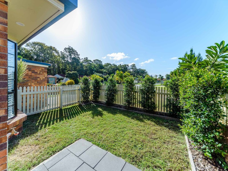 5/8 Woodgate Place, Paradise Point QLD 4216