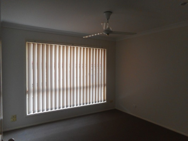 7 Howland Circuit, Pacific Pines QLD 4211
