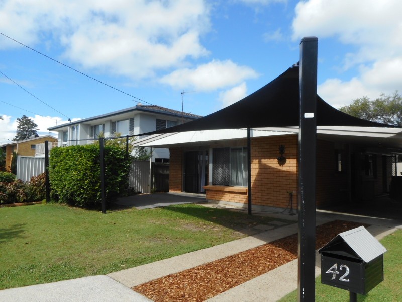 42 Errol Avenue, Paradise Point QLD 4216