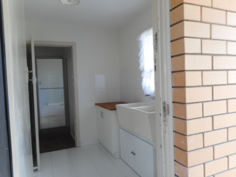 42 Errol Avenue, Paradise Point QLD 4216