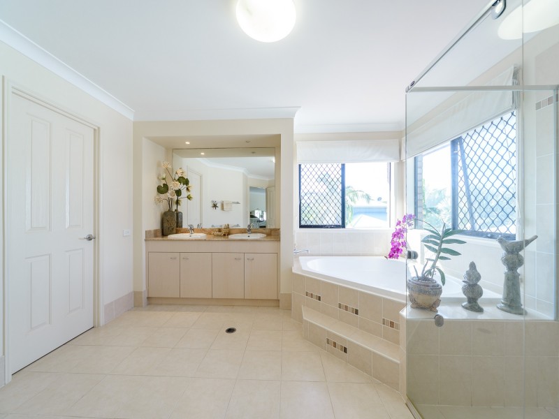 9 Lagos Court, Coombabah QLD 4216