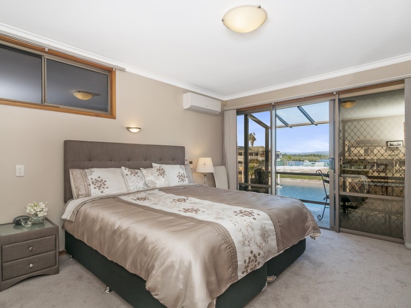 12 Oxley Drive, Paradise Point QLD 4216