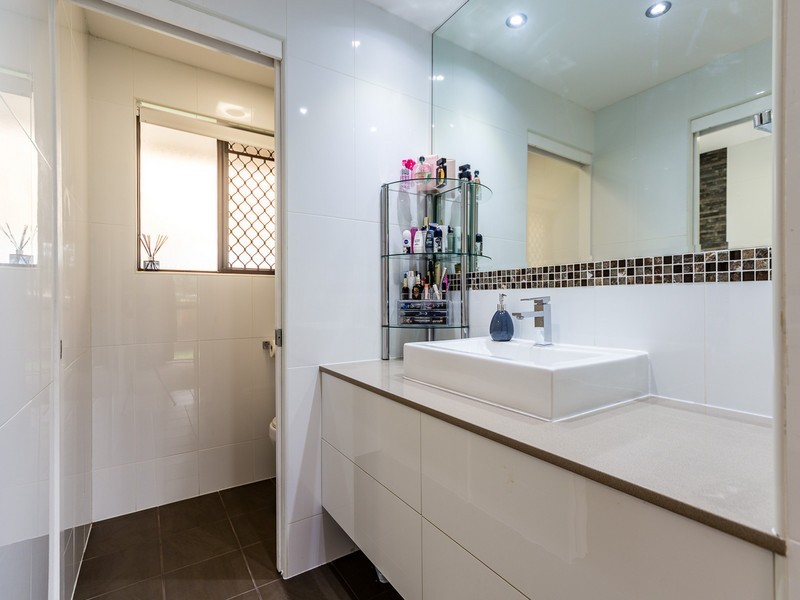 15 Hansford Road, Coombabah QLD 4216
