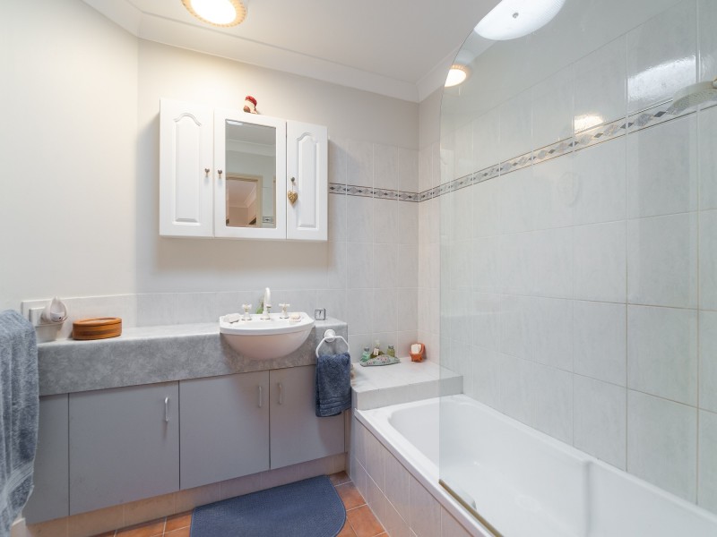 2/406 Pine Ridge Road, Coombabah QLD 4216