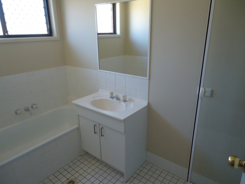 2/47 Usher Avenue, Labrador QLD 4215