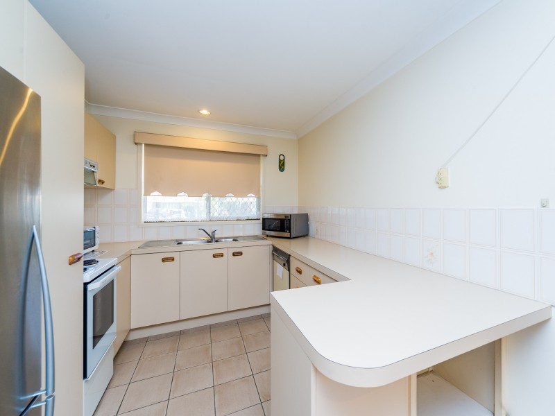 2/1 Dell Court, Coombabah QLD 4216