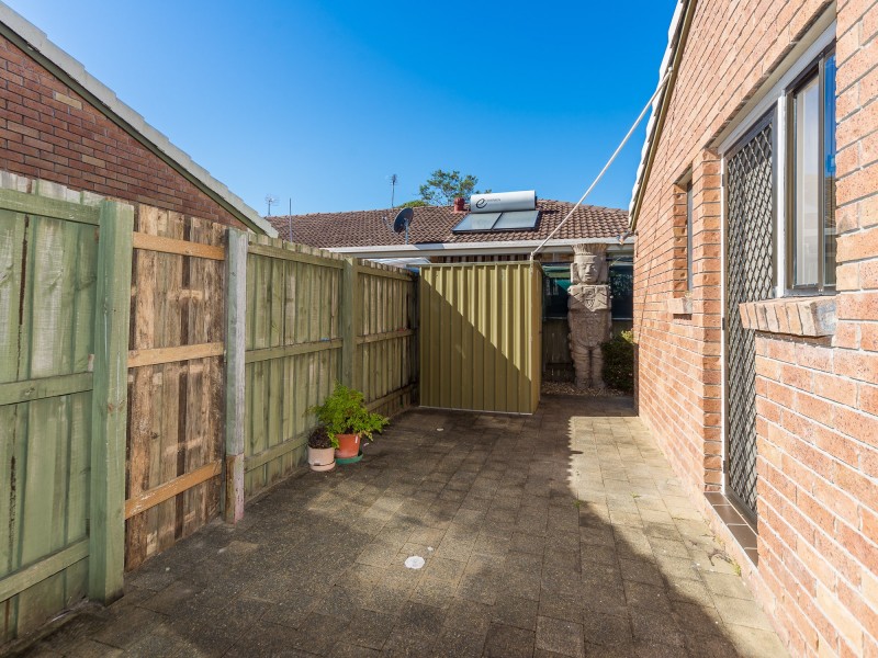 2/1 Dell Court, Coombabah QLD 4216