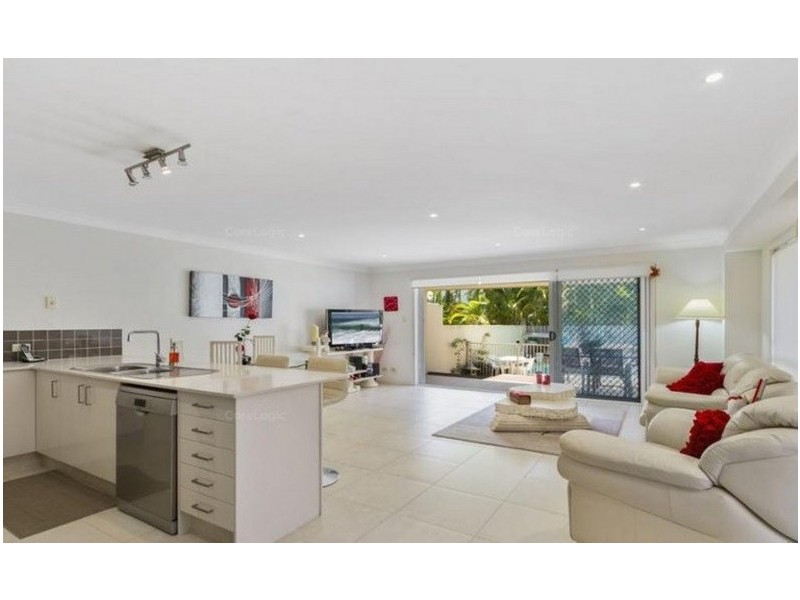 2/49 Broadwater Street, Runaway Bay QLD 4216