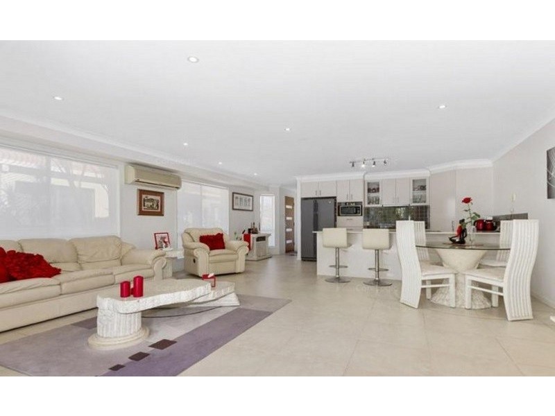 2/49 Broadwater Street, Runaway Bay QLD 4216