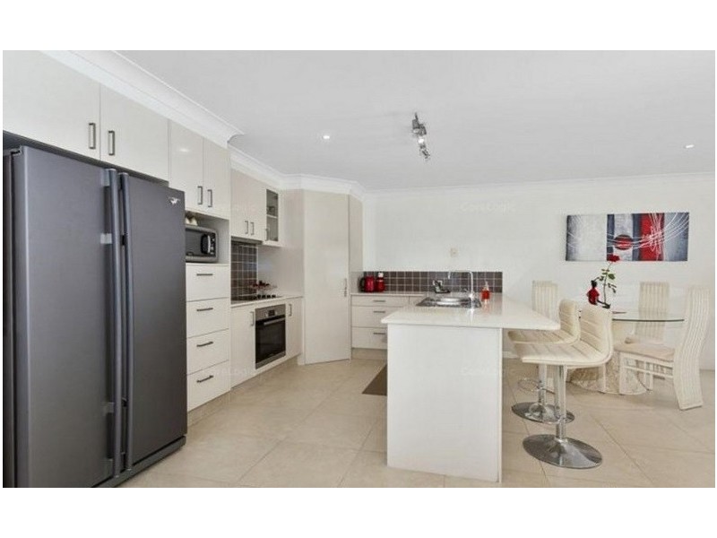 2/49 Broadwater Street, Runaway Bay QLD 4216