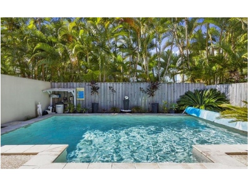 2/49 Broadwater Street, Runaway Bay QLD 4216