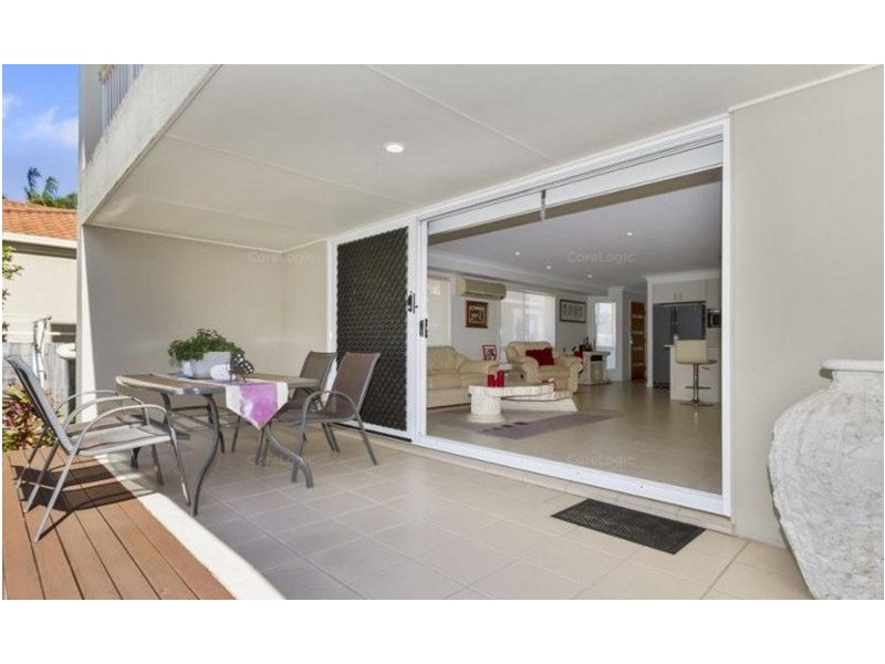 2/49 Broadwater Street, Runaway Bay QLD 4216