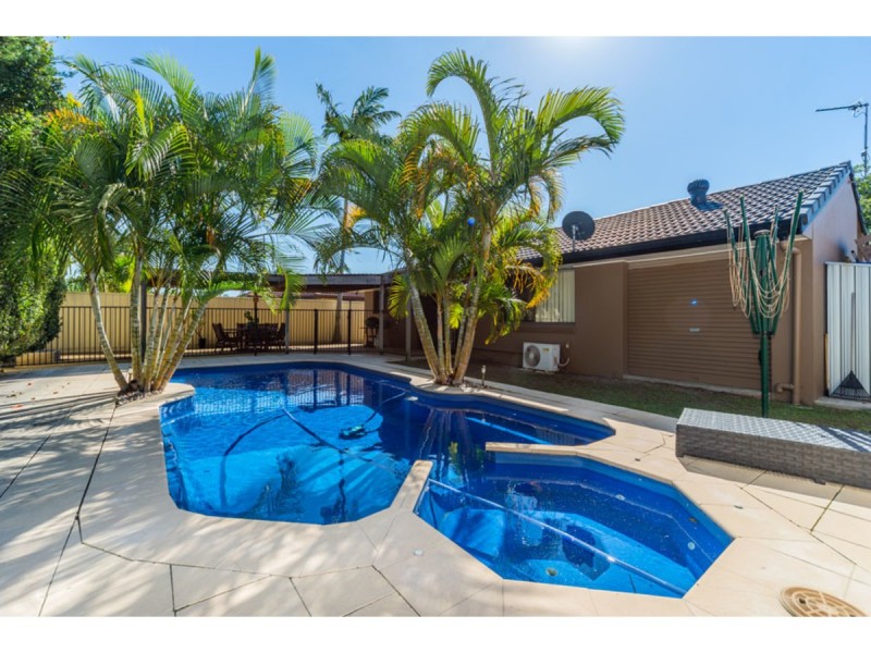 10 Menindee Avenue, Coombabah QLD 4216