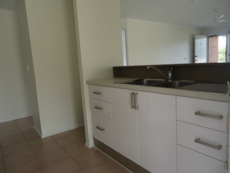 2/8 Jupiter Close, Labrador QLD 4215