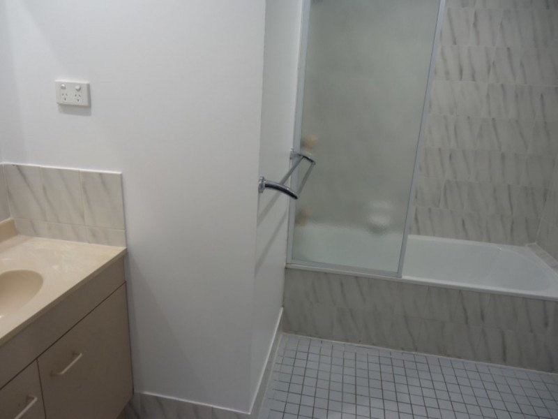 2/8 Jupiter Close, Labrador QLD 4215