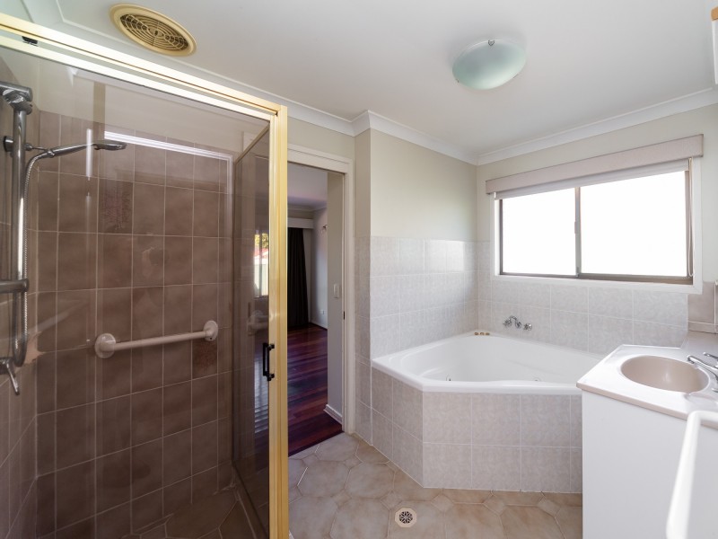 72 Parkes Drive, Helensvale QLD 4212