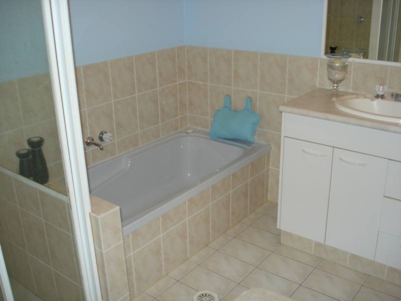 1/118 Greenacre Drive, Parkwood QLD 4214