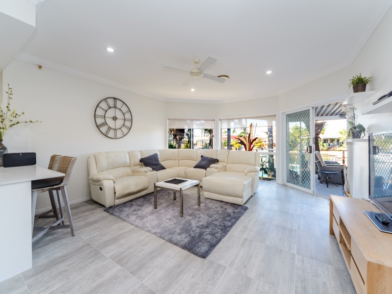 498 Oxley Drive, Runaway Bay QLD 4216