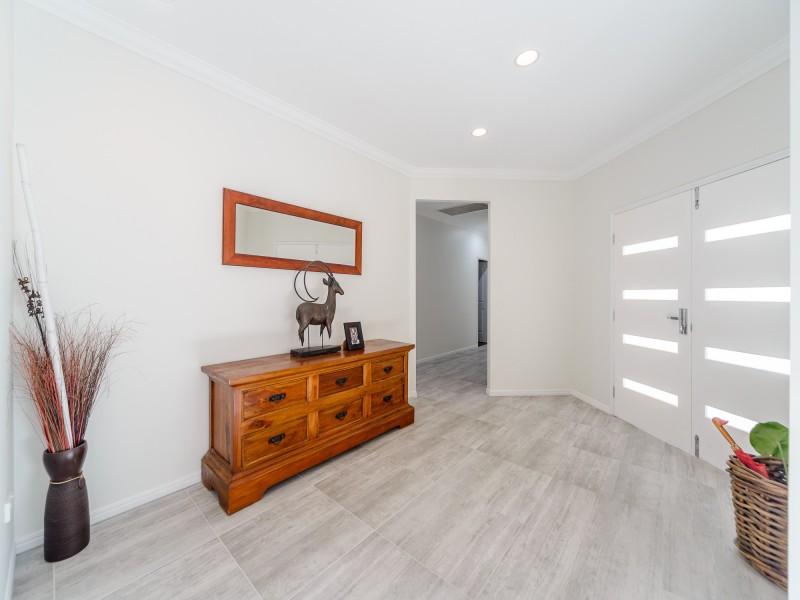 498 Oxley Drive, Runaway Bay QLD 4216