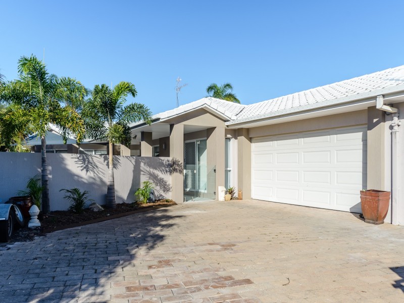 498 Oxley Drive, Runaway Bay QLD 4216