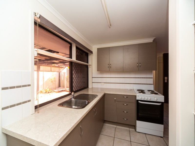 1/185 Olsen Avenue, Labrador QLD 4215