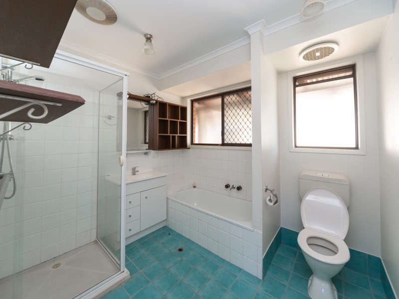 1/185 Olsen Avenue, Labrador QLD 4215