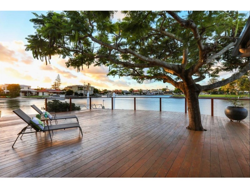37 Vaggelas Crescent, Biggera Waters QLD 4216