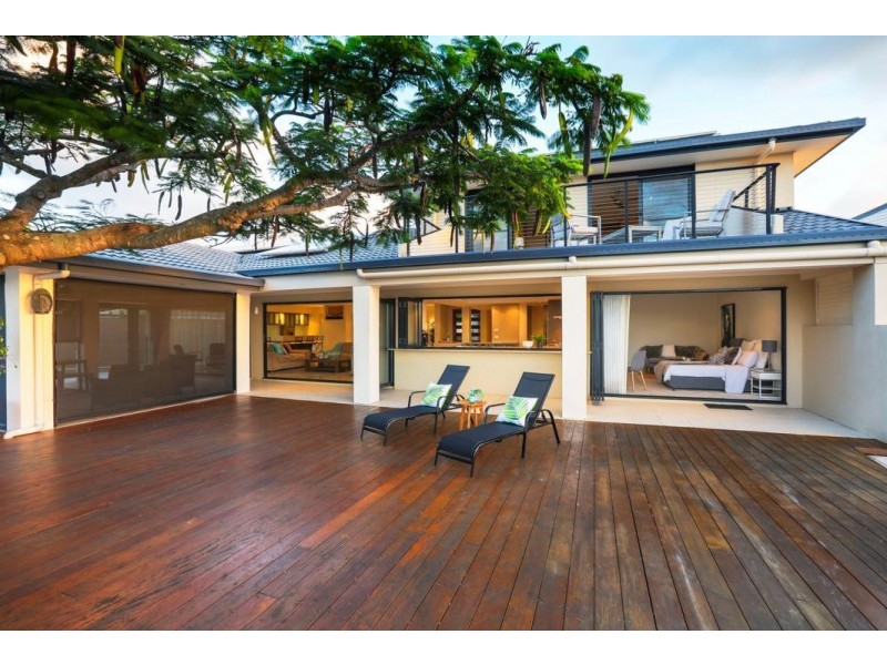 37 Vaggelas Crescent, Biggera Waters QLD 4216