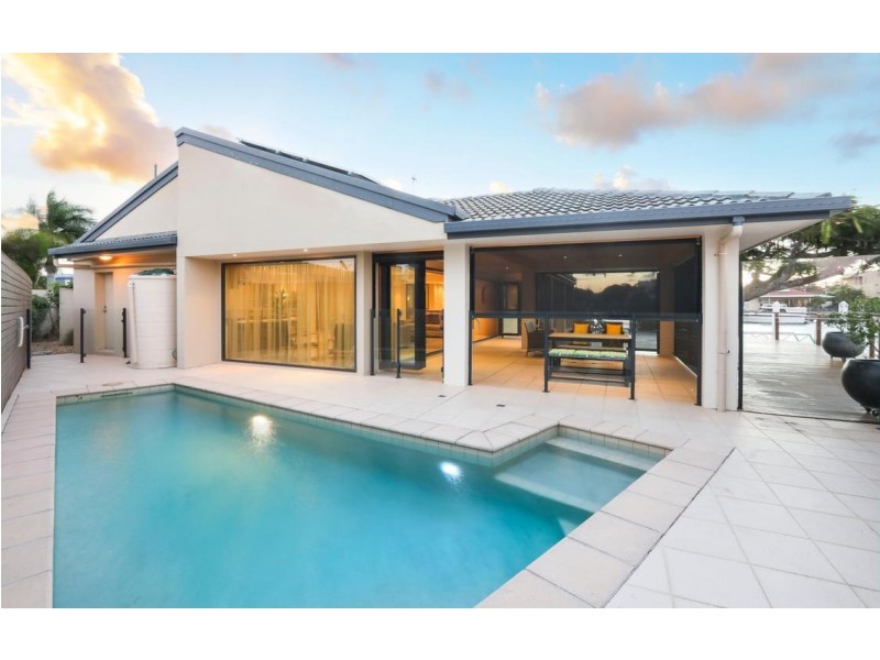 37 Vaggelas Crescent, Biggera Waters QLD 4216