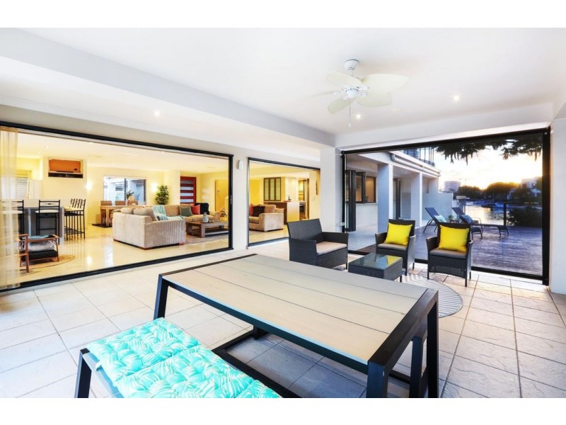 37 Vaggelas Crescent, Biggera Waters QLD 4216